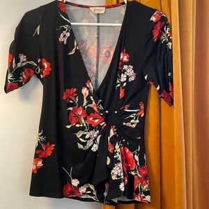 Everhart Small black red floral vneck metal detail rouched sleeves